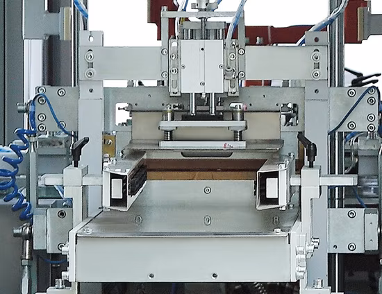 Многофункциональная упаковочная машина для туалетной бумаги с сервоприводами для подсчета салфеток. Автоматическая система упаковки пачек рулонной бумаги.